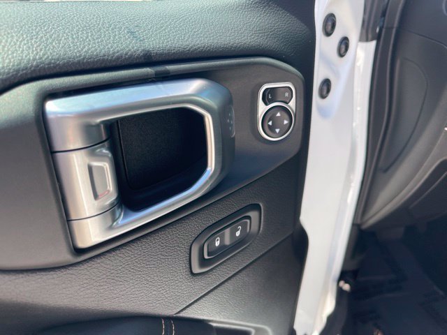 Used 2024 Jeep Wrangler Unlimited Sahara AWD/4WD image 18
