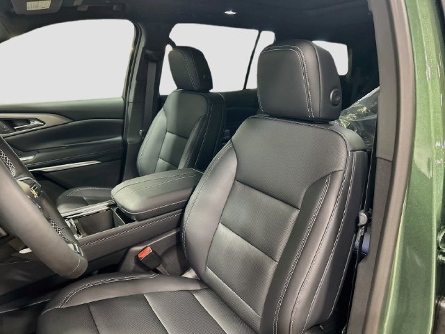 New 2027 Chevrolet Traverse LT w/ Sun and Wheel Package FWD image 23