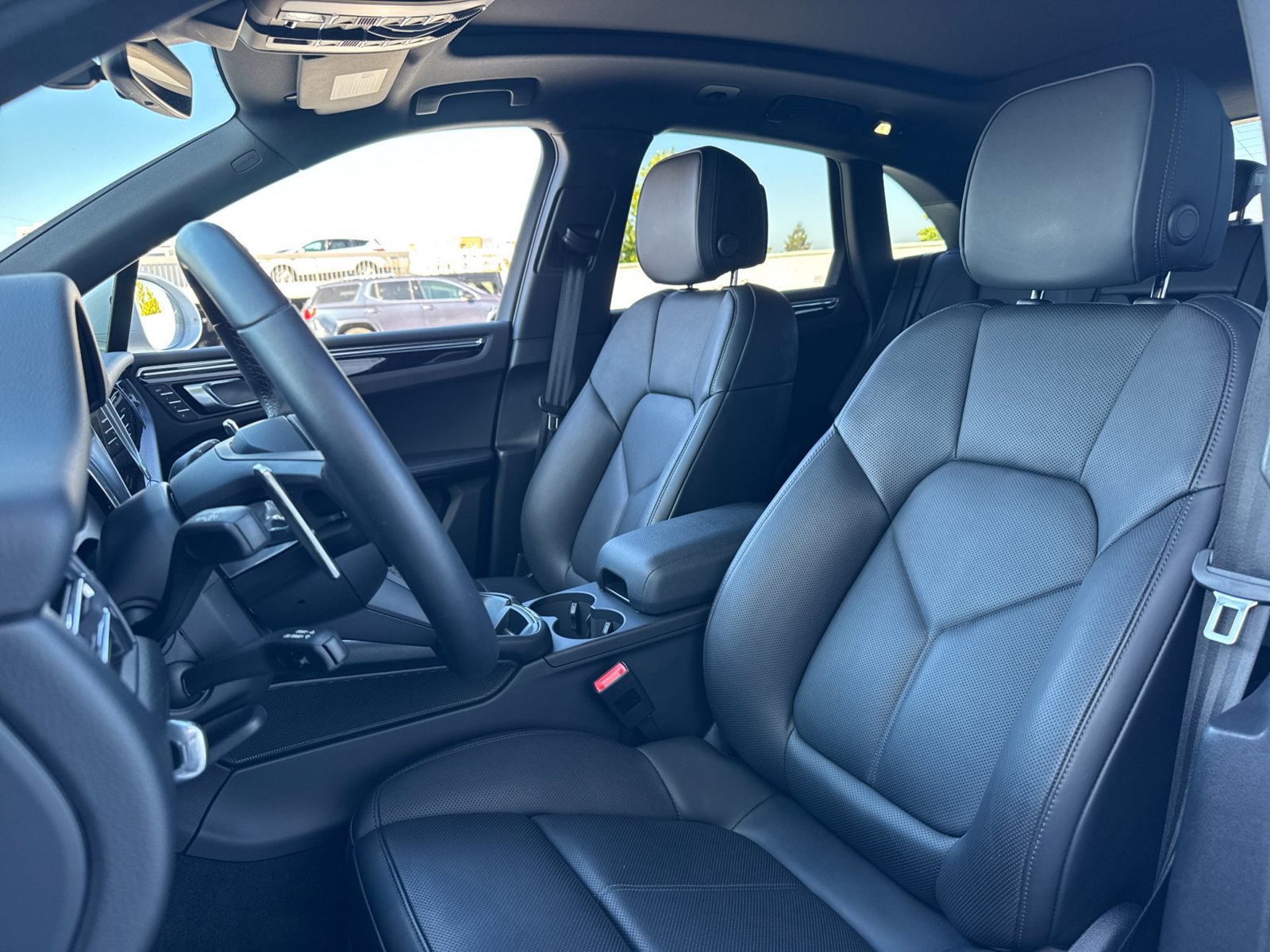 Certified 2026 Porsche Macan AWD/4WD image 6