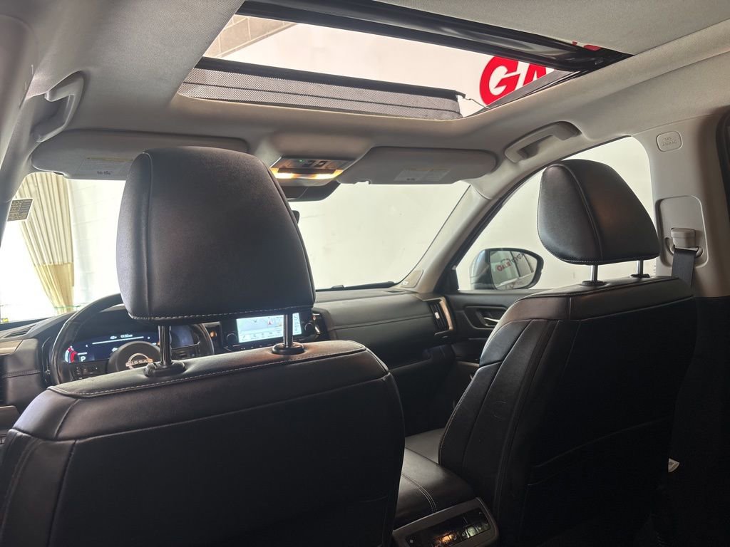 Used 2024 Nissan Pathfinder Platinum w/ Black Appearance Package image 16