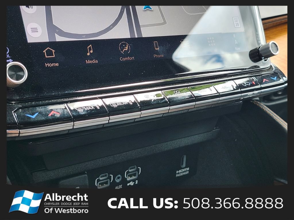 Used 2024 Jeep Grand Wagoneer L Series III AWD/4WD image 26