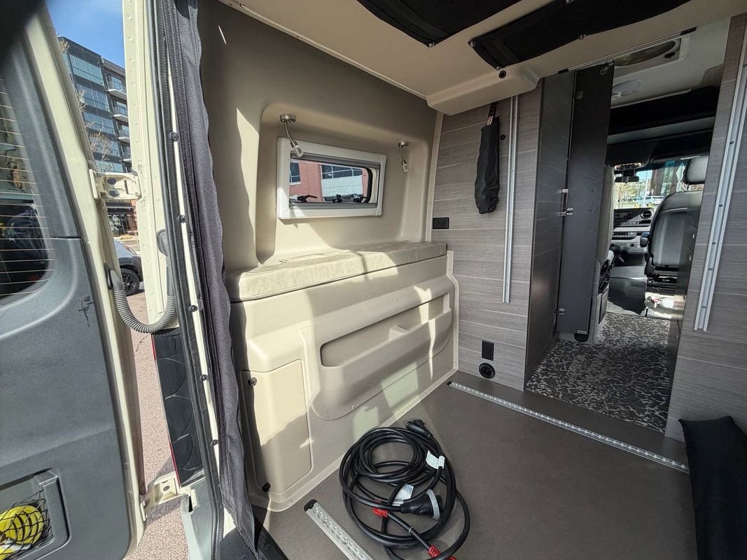 Used 2021 Mercedes-Benz Sprinter 2500 image 25
