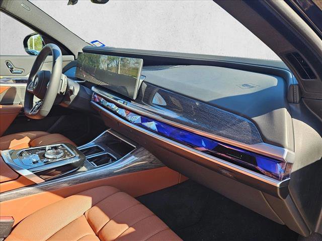 Used 2025 BMW 760i xDrive image 19