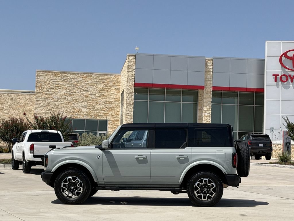 Used 2024 Ford Bronco Outer Banks AWD/4WD image 3