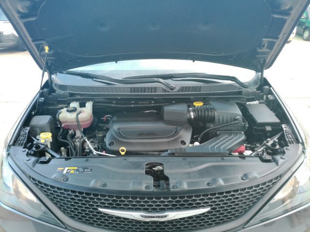 Used 2023 Chrysler Voyager LX FWD image 48