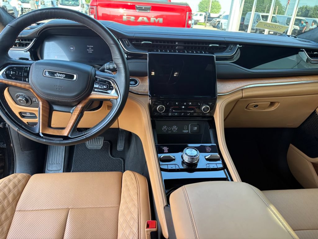 Used 2025 Jeep Grand Cherokee L Summit AWD/4WD image 22