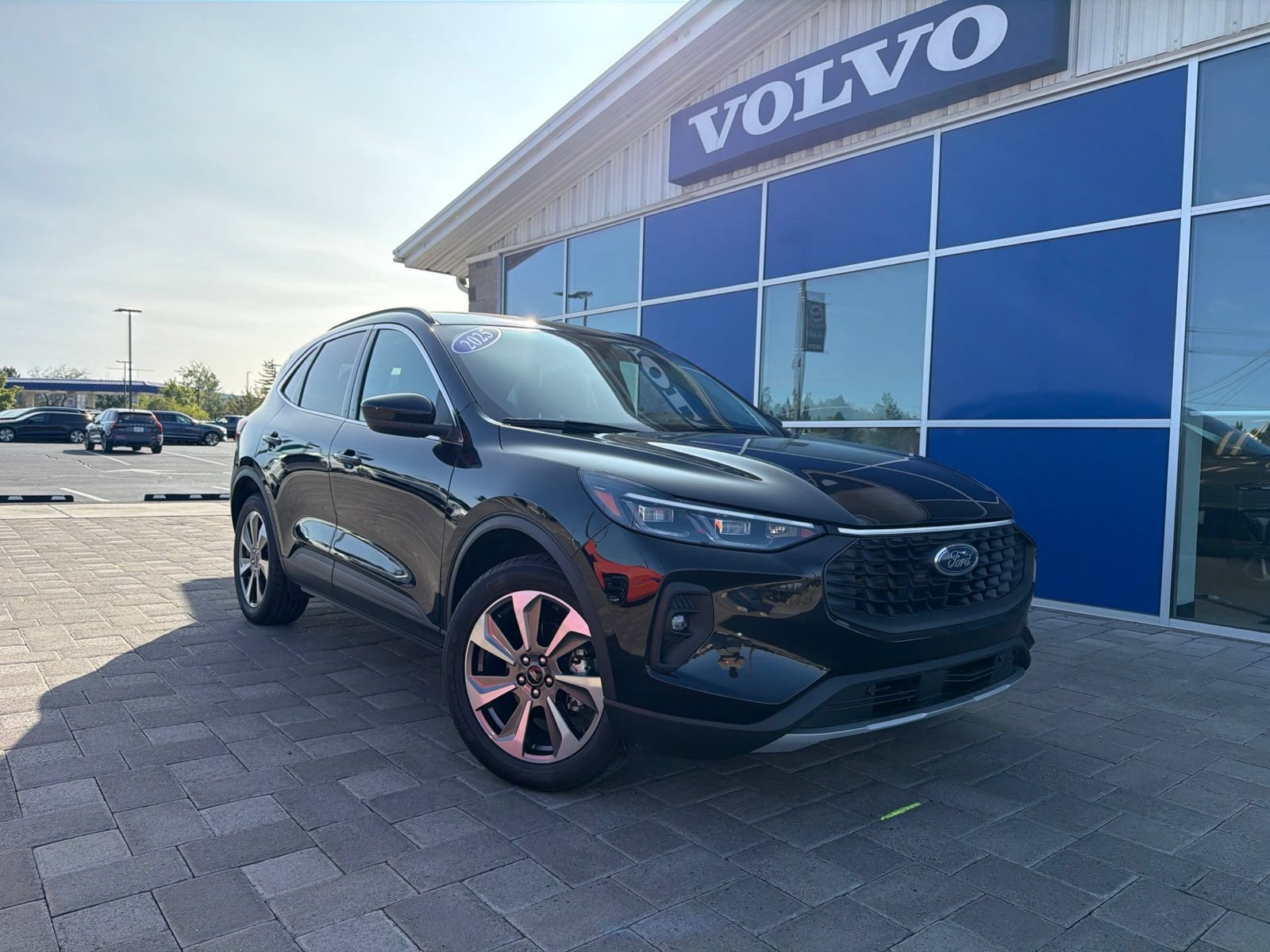 Used 2025 Ford Escape Platinum AWD/4WD image 2