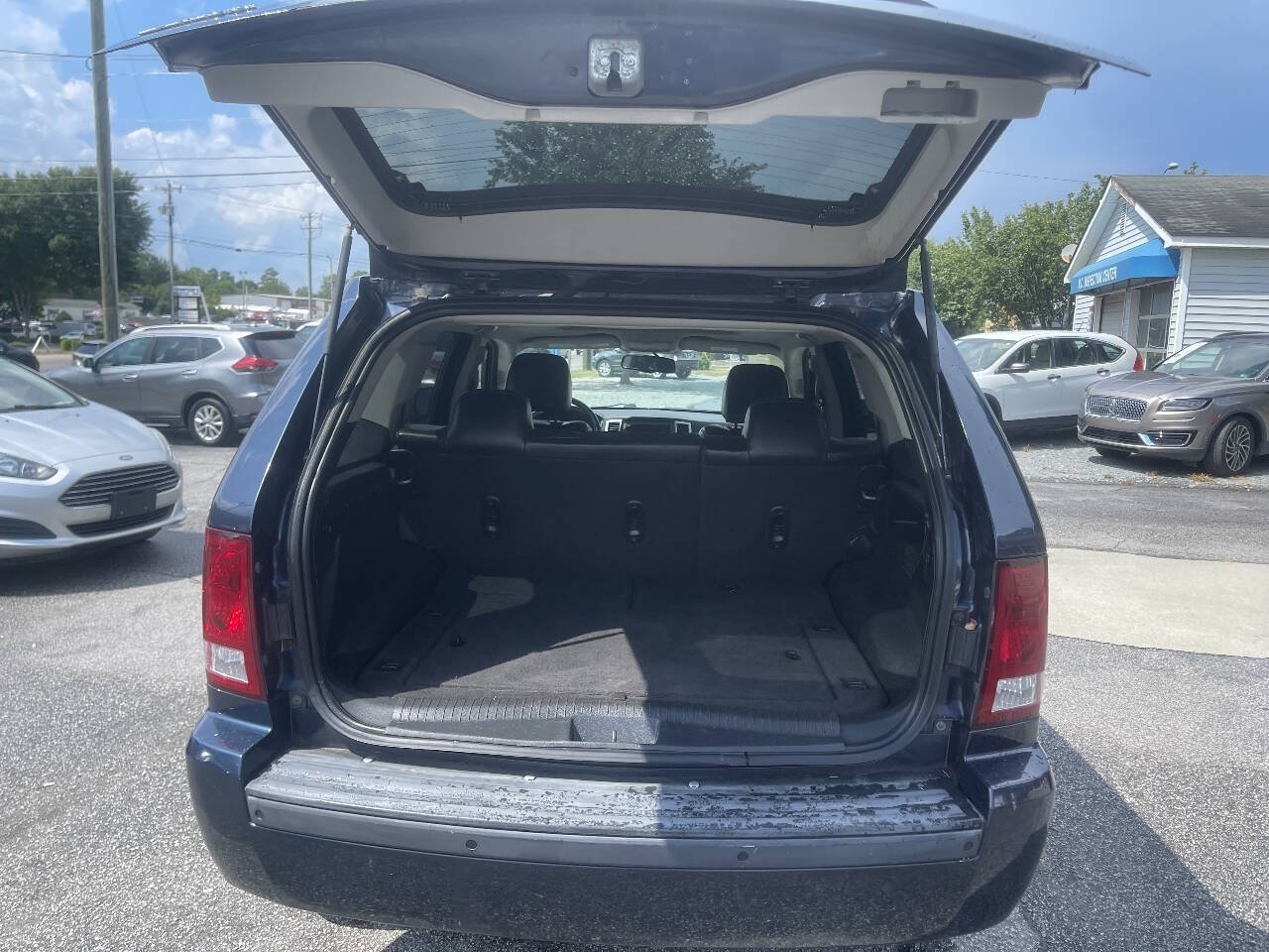Used 2010 Jeep Grand Cherokee Laredo AWD/4WD image 10