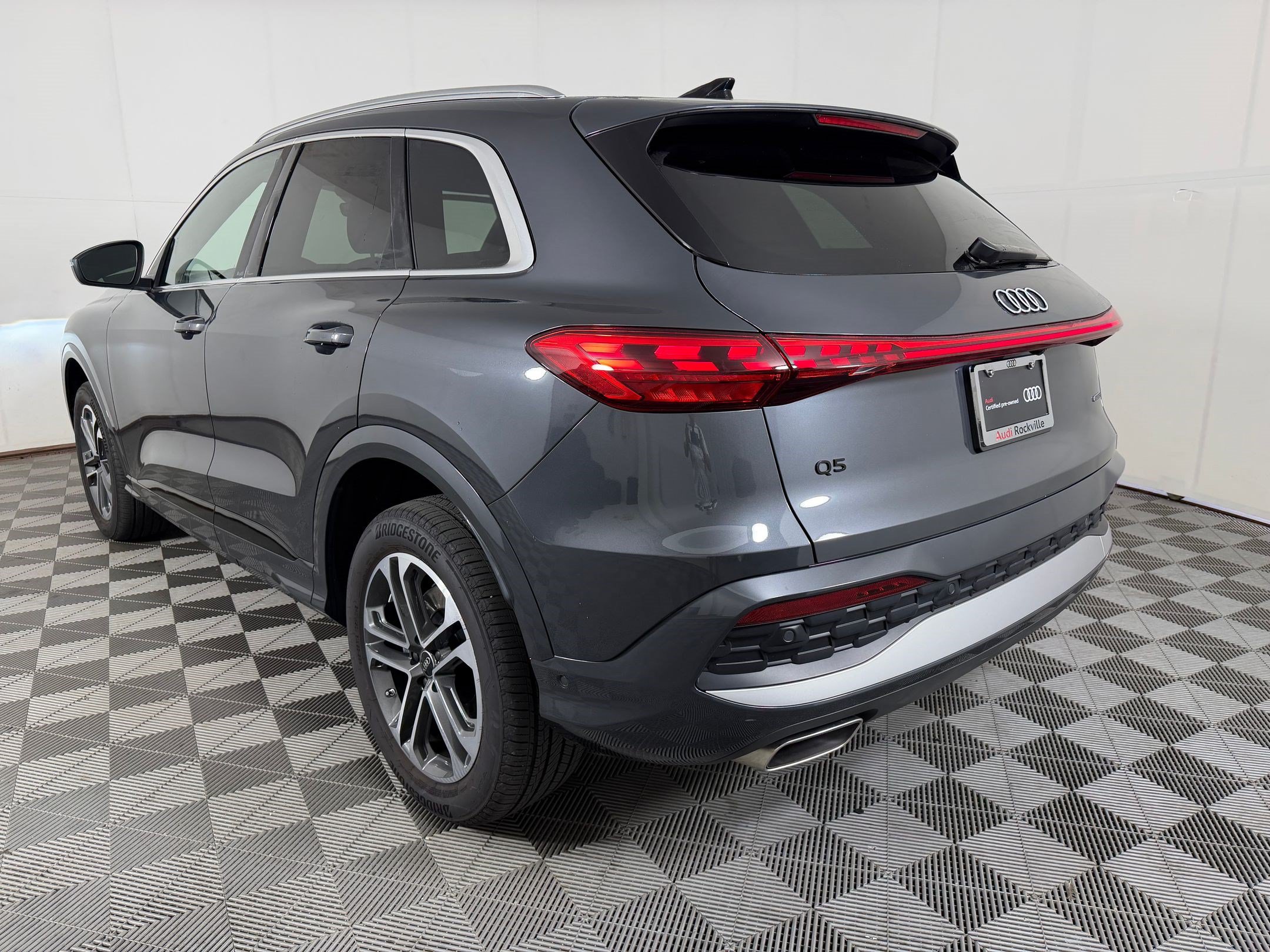 Certified 2025 Audi Q5 Premium w/ Convenience Package AWD/4WD image 3