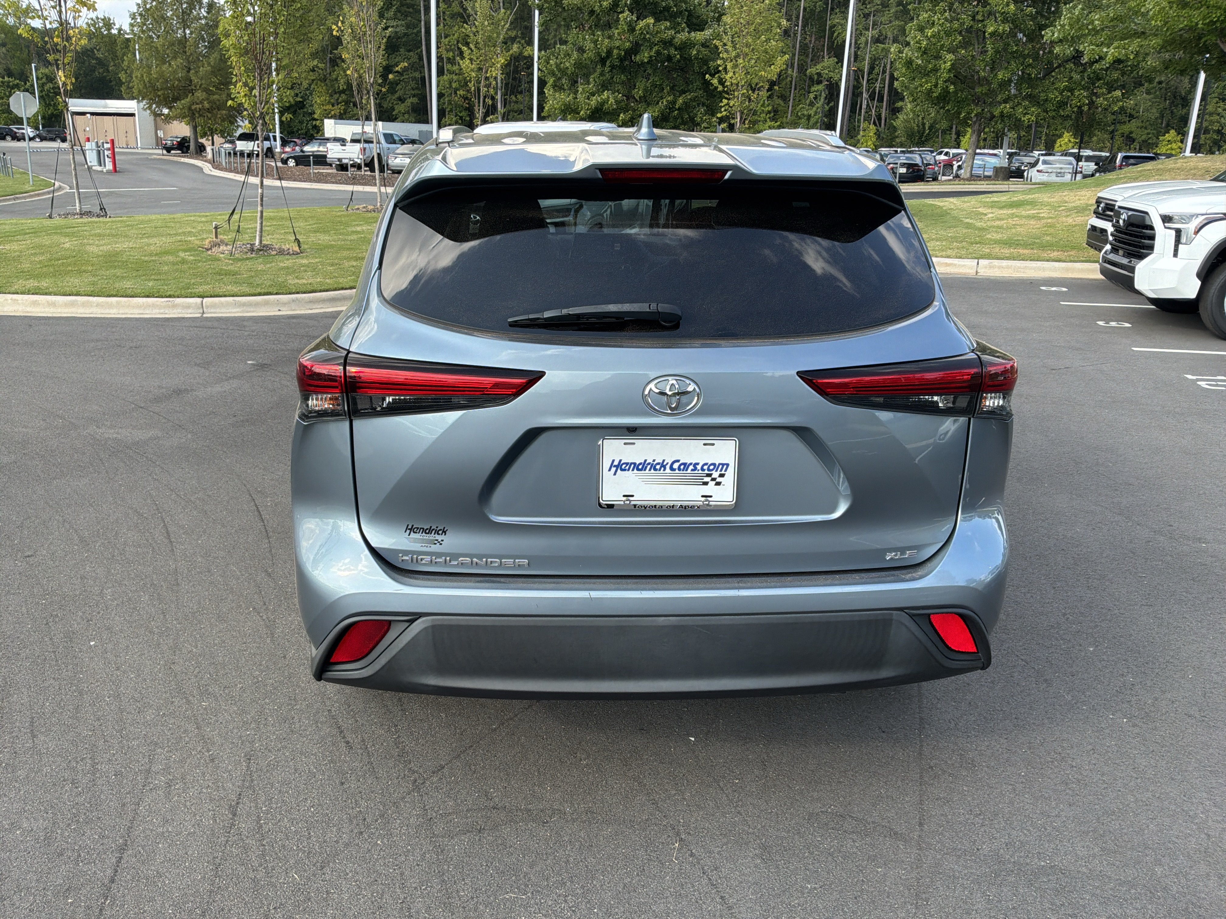 Used 2022 Toyota Highlander XLE FWD image 9