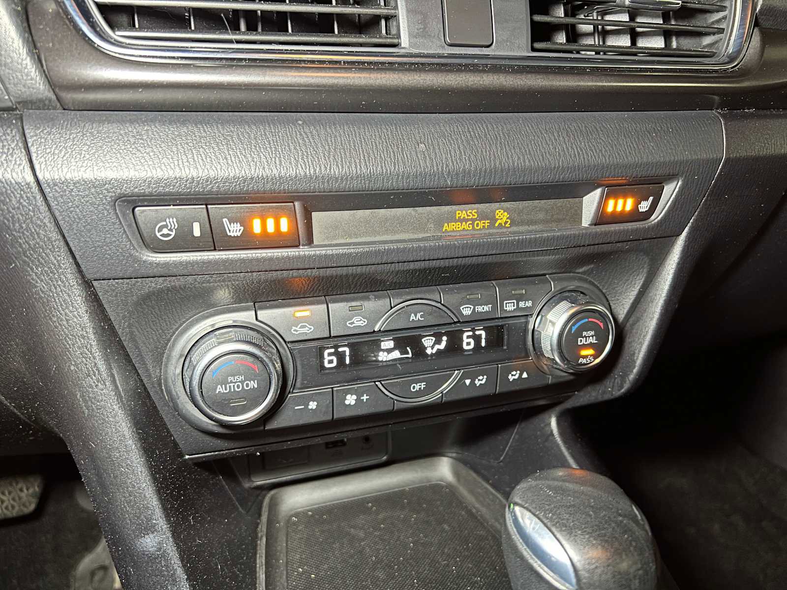 Used 2018 MAZDA MAZDA3 Grand Touring w/ Premium Equipment Package image 32