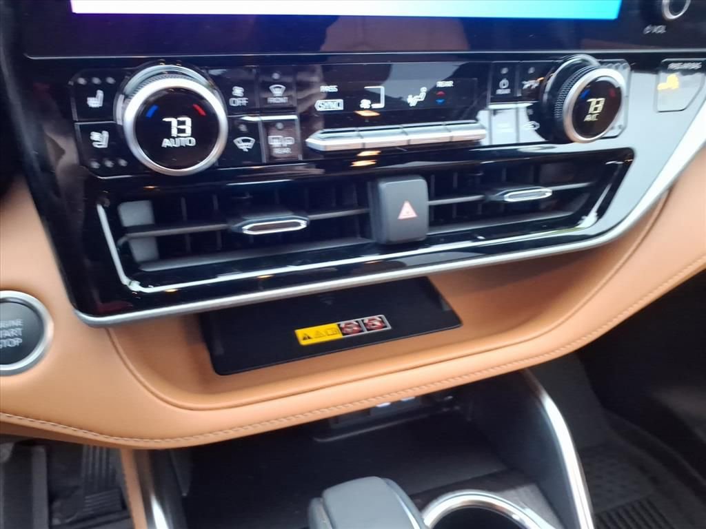 Used 2026 Toyota Highlander Platinum image 33