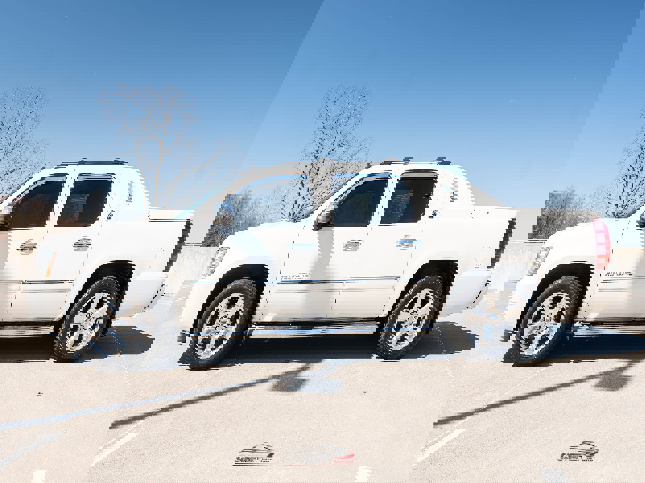 Used 2013 Chevrolet Avalanche LTZ image 3