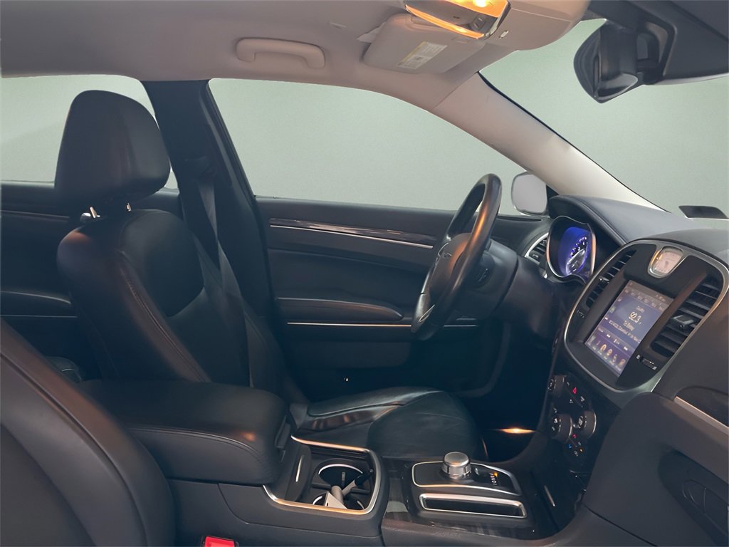 Used 2017 Chrysler 300 Limited image 15