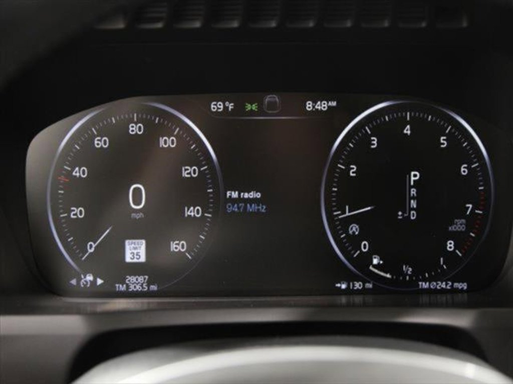 Used 2022 Volvo XC90 T6 Momentum w/ Climate Package image 10