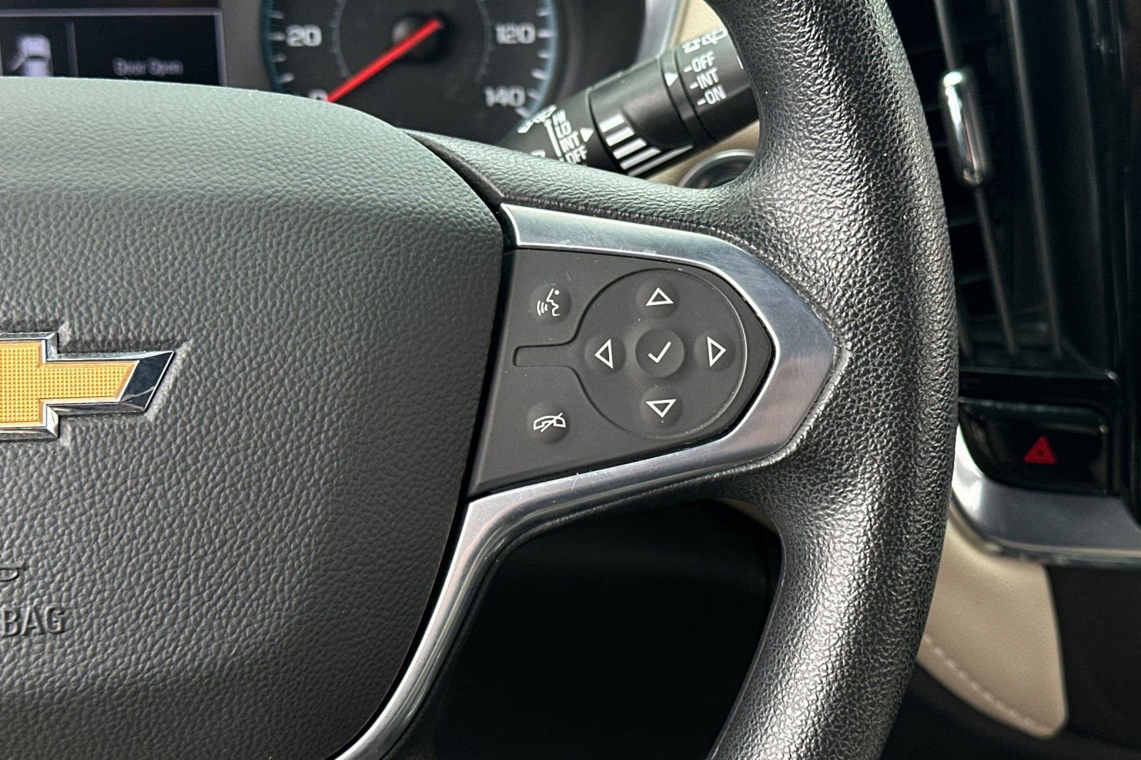 Used 2022 Chevrolet Traverse LS FWD image 33