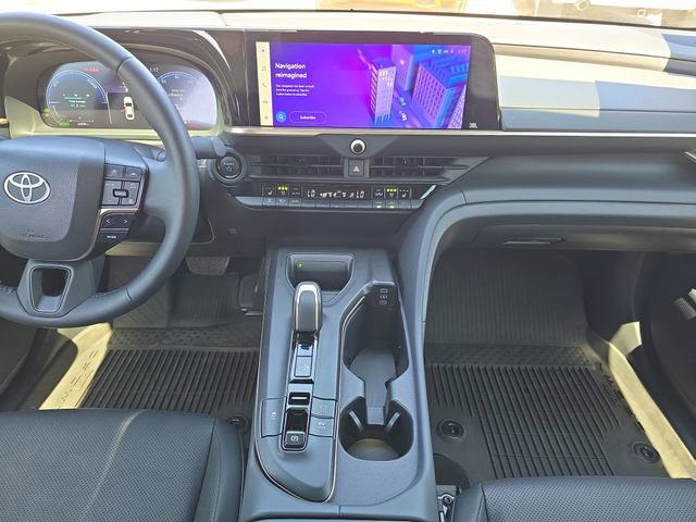 Used 2023 Toyota Crown Limited image 11