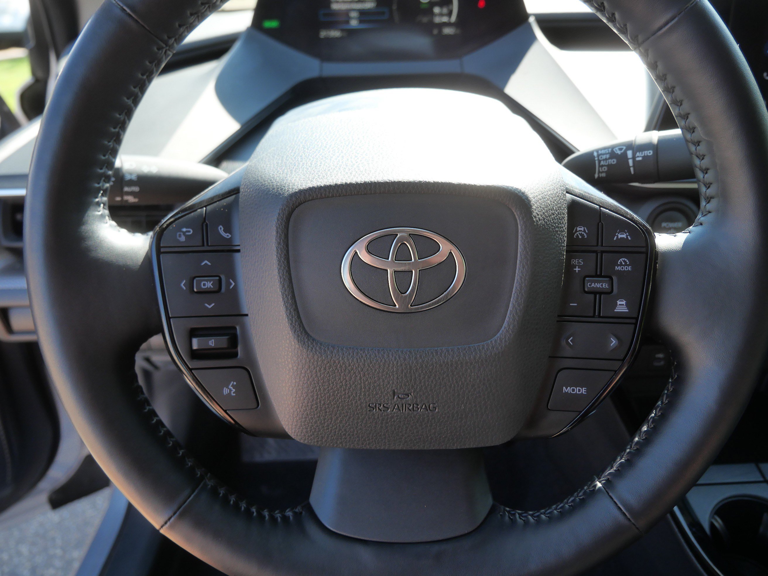 Certified 2025 Toyota Prius XLE FWD image 26