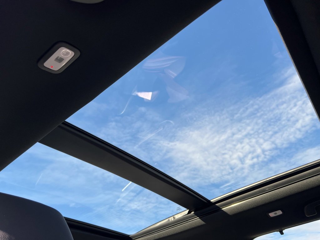 Used 2025 Honda Pilot Black Edition image 35