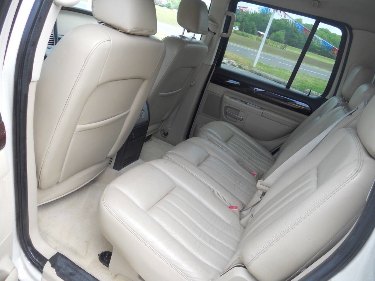 Used 2005 Lincoln Aviator AWD image 21