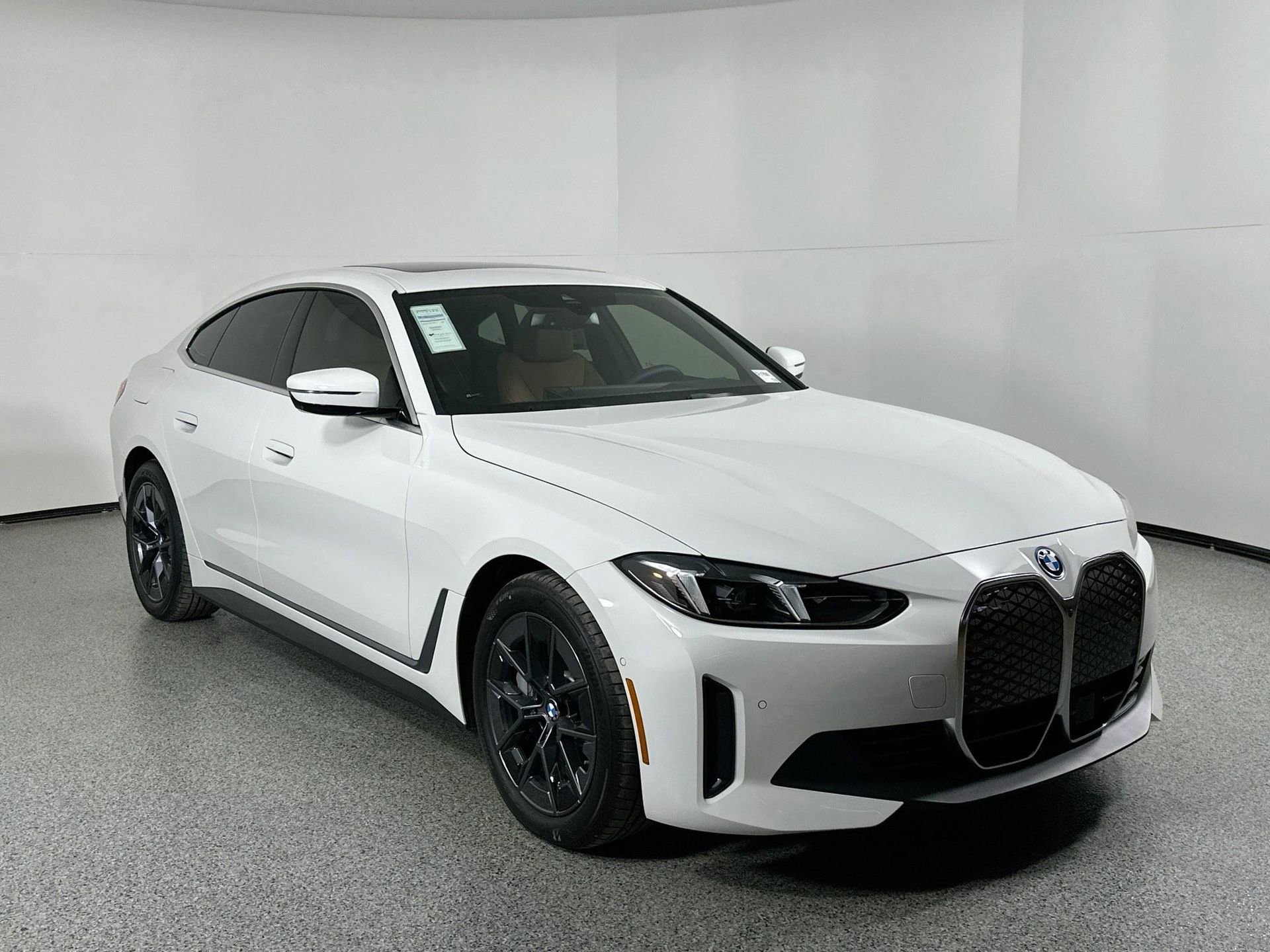 Used 2025 BMW i4 xDrive40i w/ Parking Assistance Package image 4