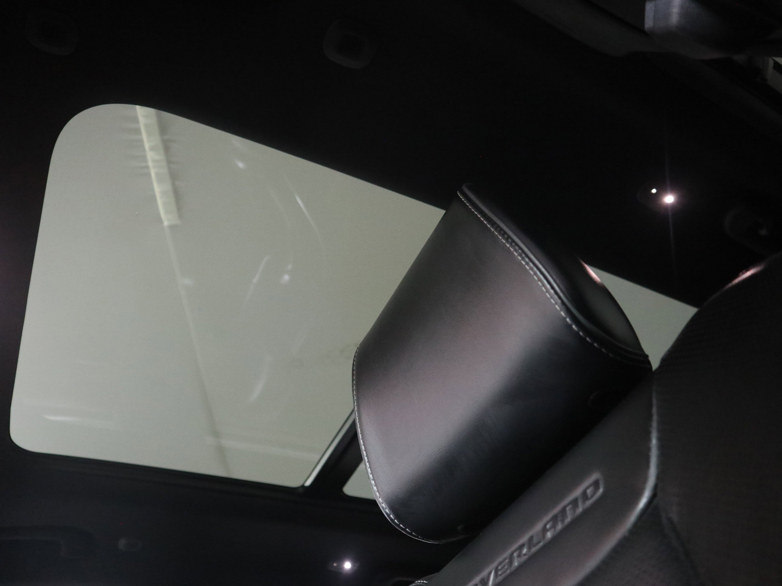 Certified 2022 Jeep Grand Cherokee Overland w/ Luxury Tech Group IV image 36