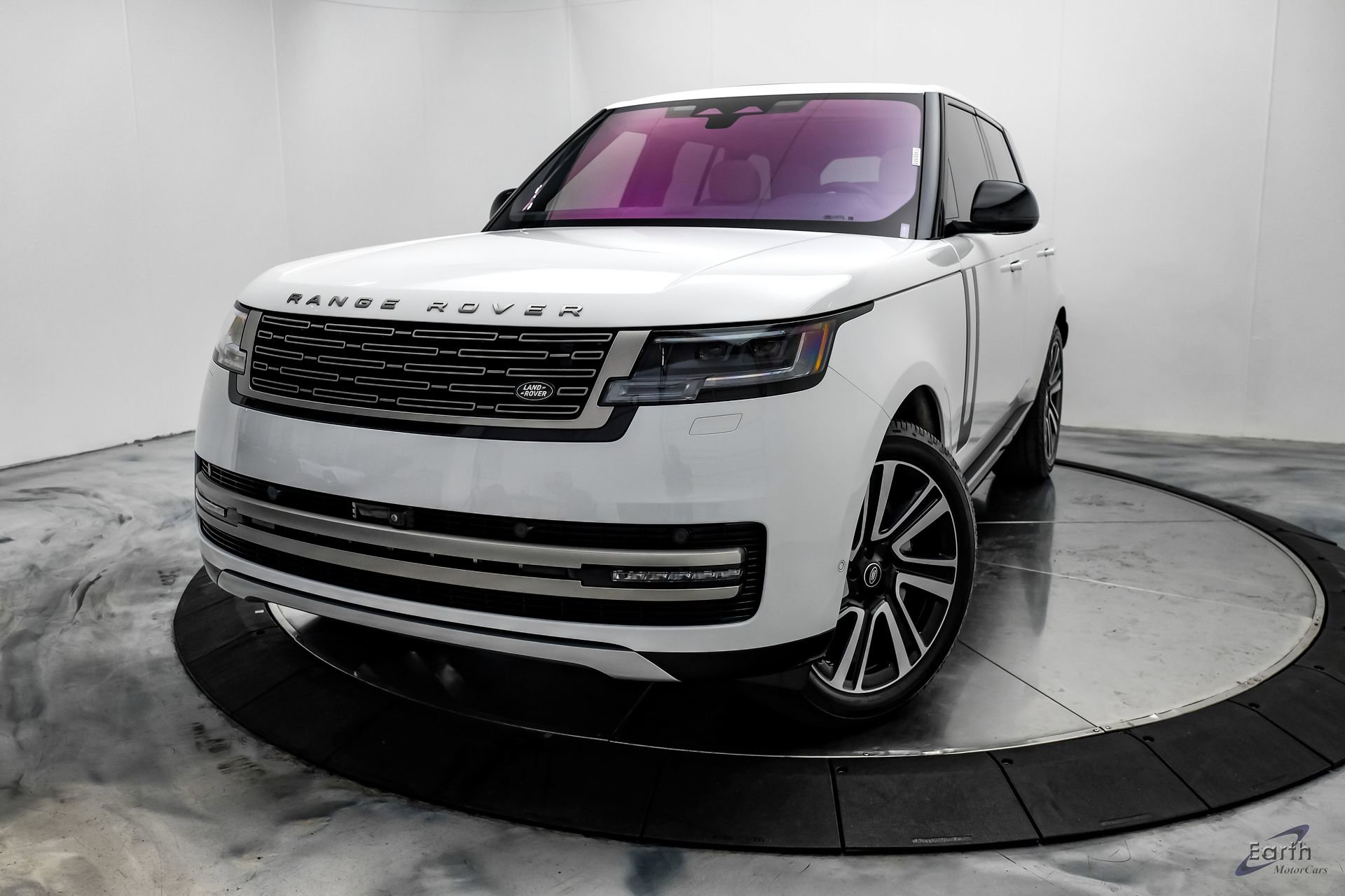 Used 2023 Land Rover Range Rover SE image 3