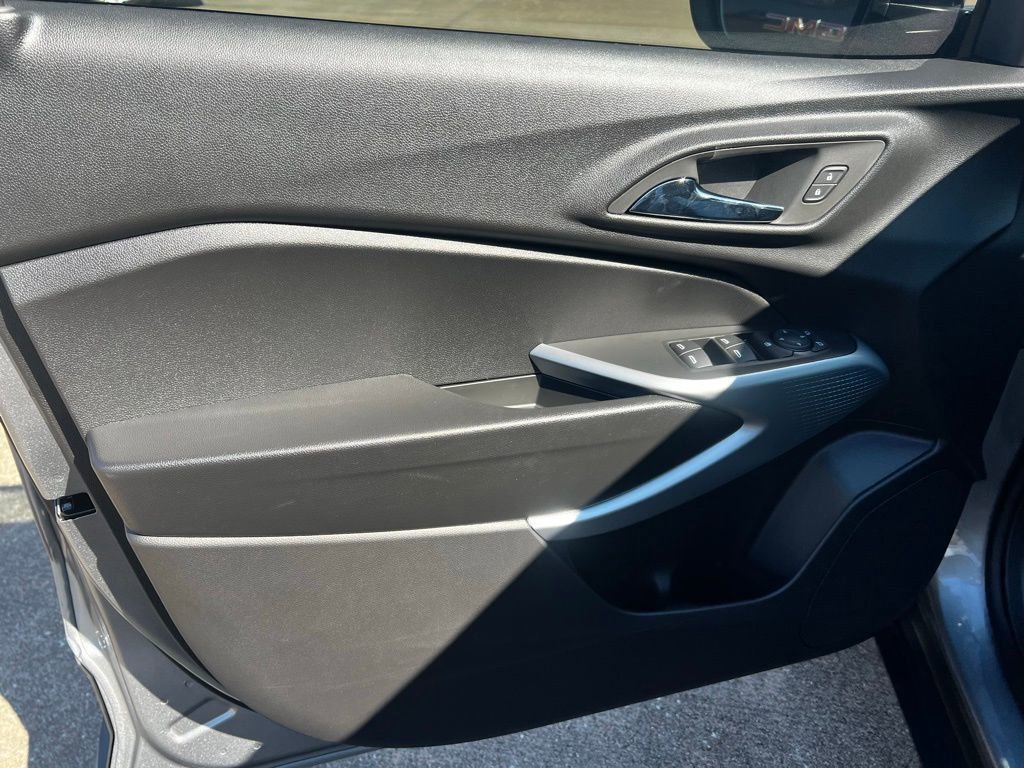 New 2026 Chevrolet Trax RS w/ Sunroof Package image 23
