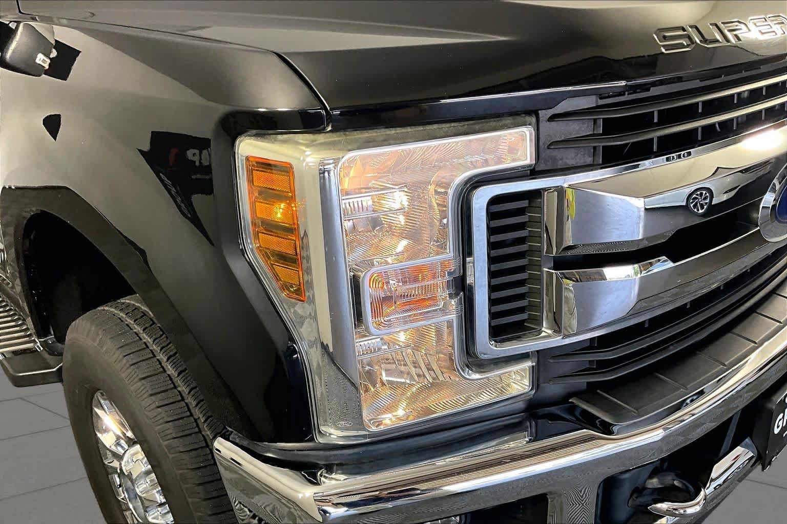 Used 2019 Ford F250 XLT w/ XLT Premium Package AWD/4WD image 26