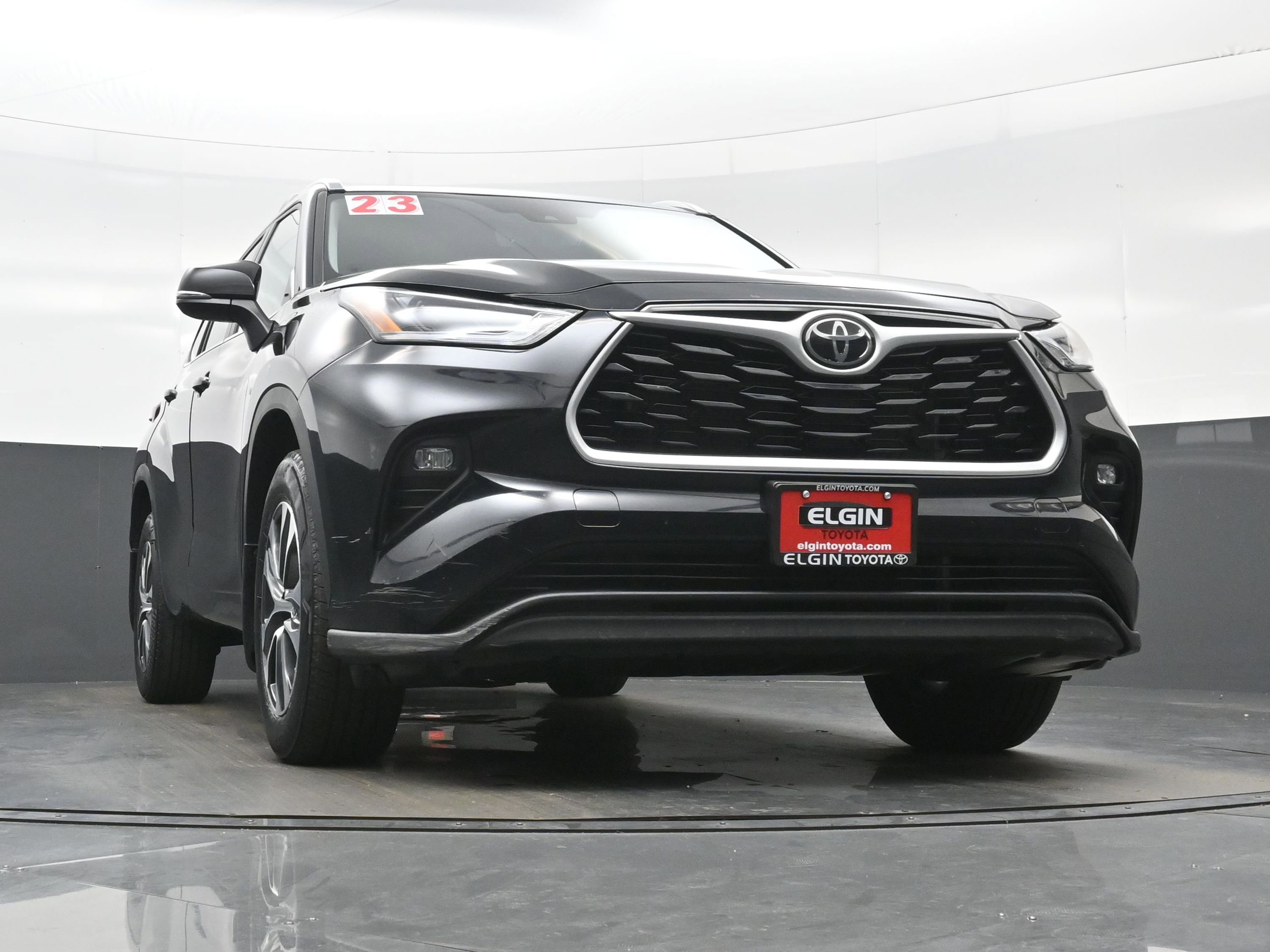 Used 2023 Toyota Highlander XLE AWD/4WD image 27
