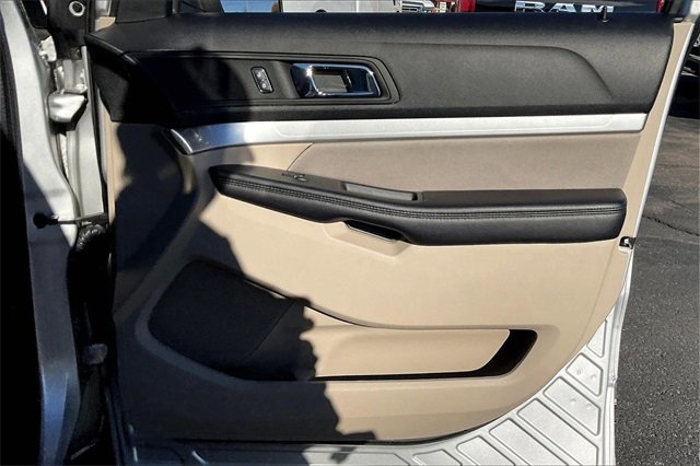 Used 2019 Ford Explorer Base w/ Class III Trailer Tow Package image 19