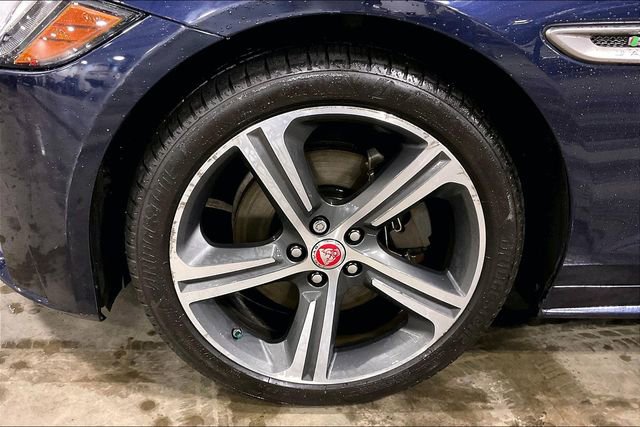 Used 2018 Jaguar XF R-Sport image 9