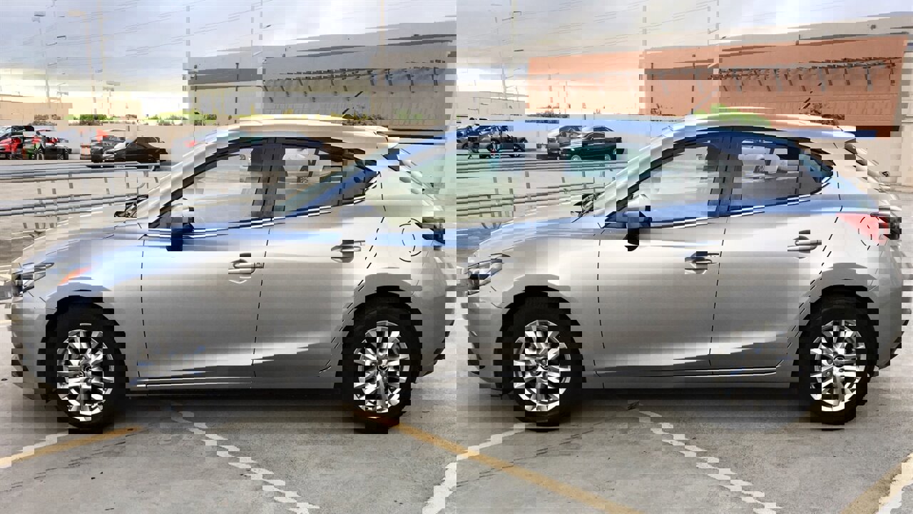 Used 2016 MAZDA MAZDA3 i Sport w/ Preferred Equipment Package image 2