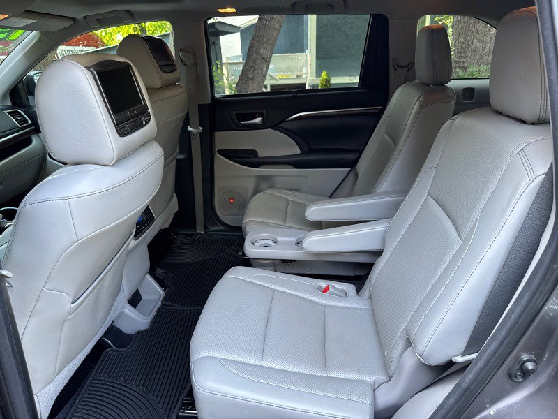 Used 2015 Toyota Highlander Limited AWD/4WD image 34