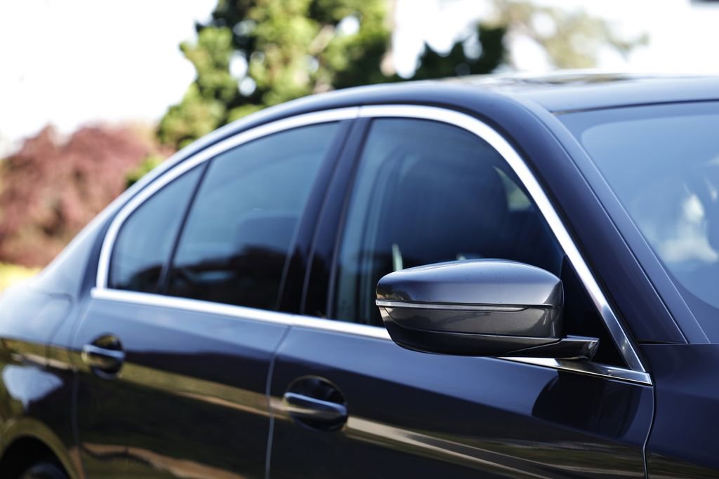 Used 2020 BMW 540i xDrive w/ Premium Package image 3