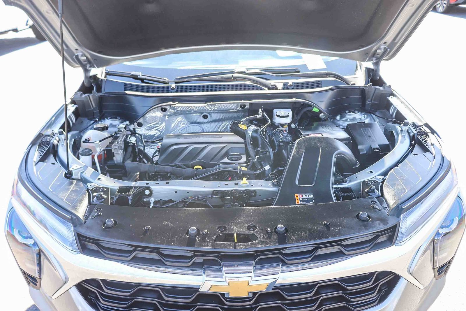 Used 2025 Chevrolet Trax LT FWD image 33