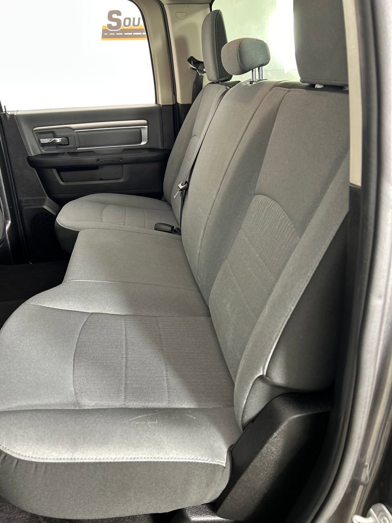 Used 2022 RAM 1500 Classic SLT AWD/4WD image 18