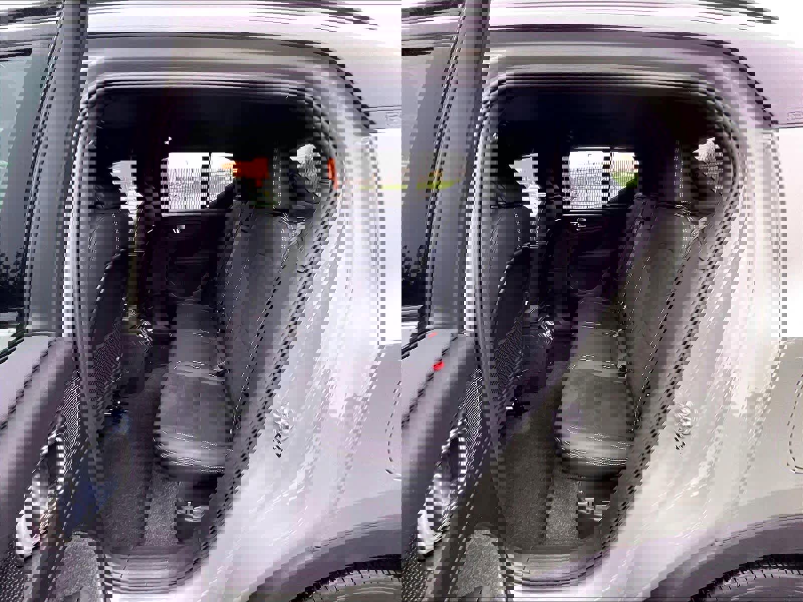 Used 2023 Volvo XC40 Recharge Ultimate image 29