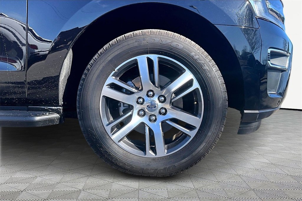Used 2024 Ford Expedition Limited image 9