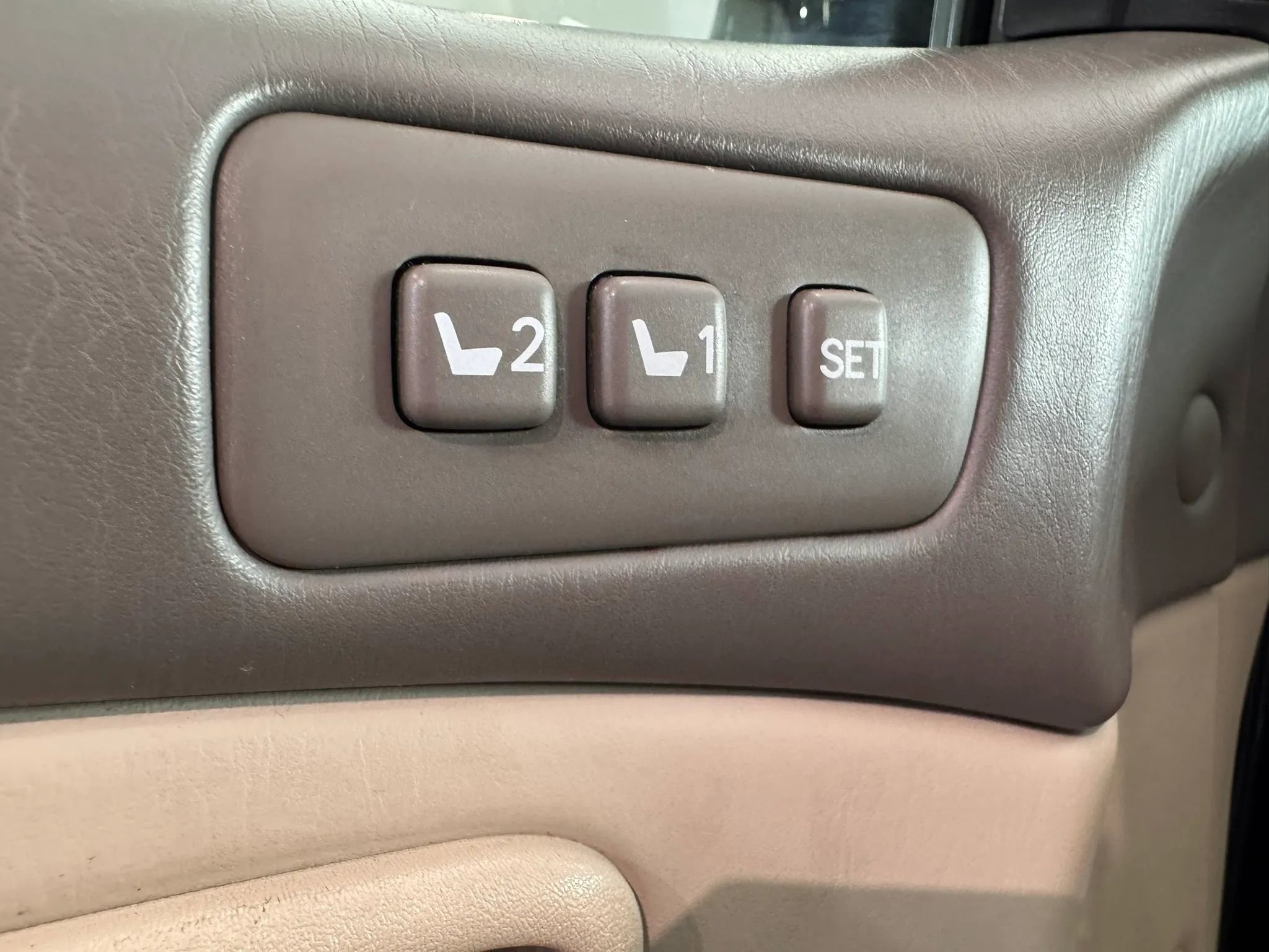 Used 2004 Lexus LX 470 4WD image 24