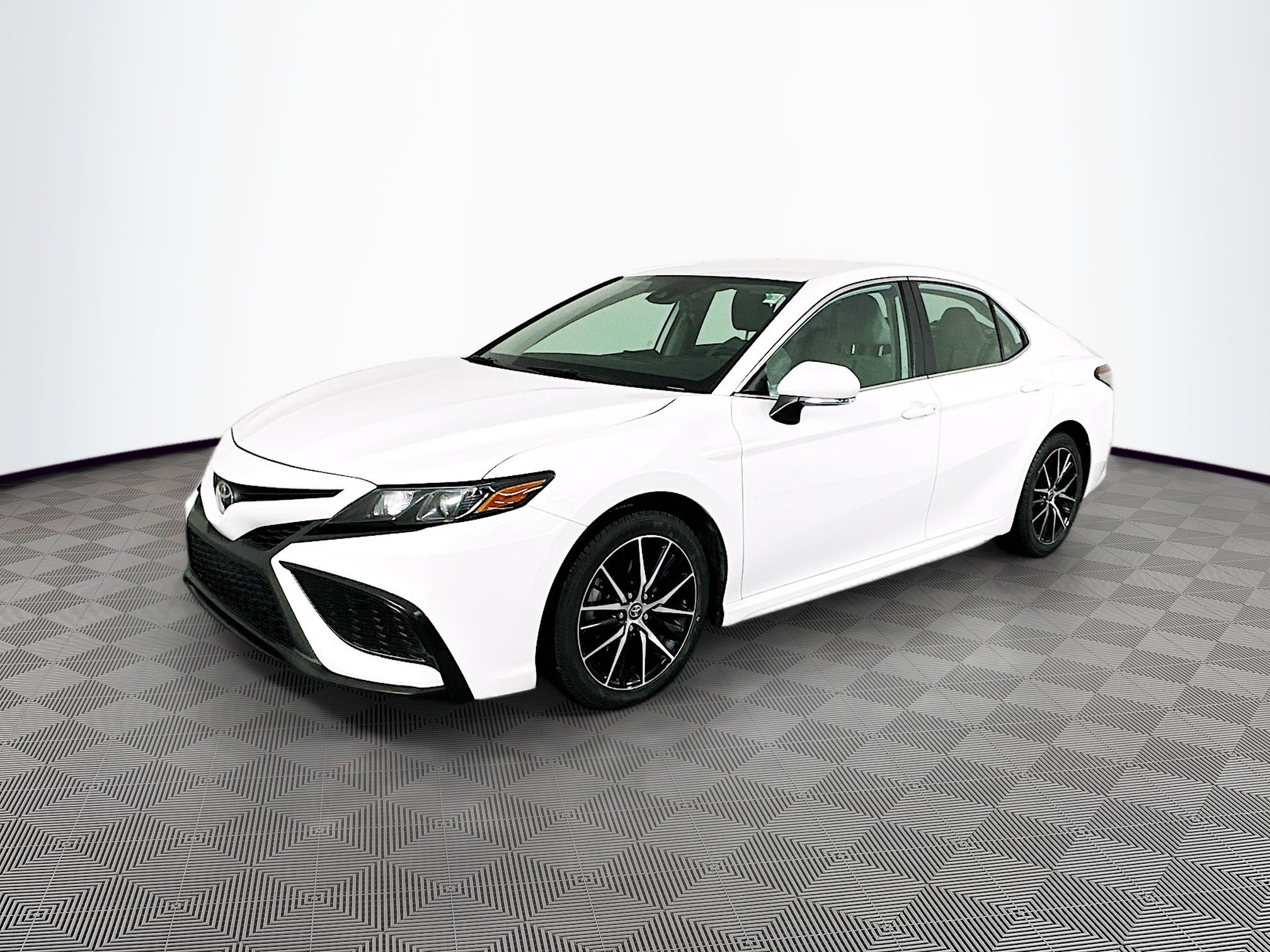 Certified 2023 Toyota Camry SE FWD image 3