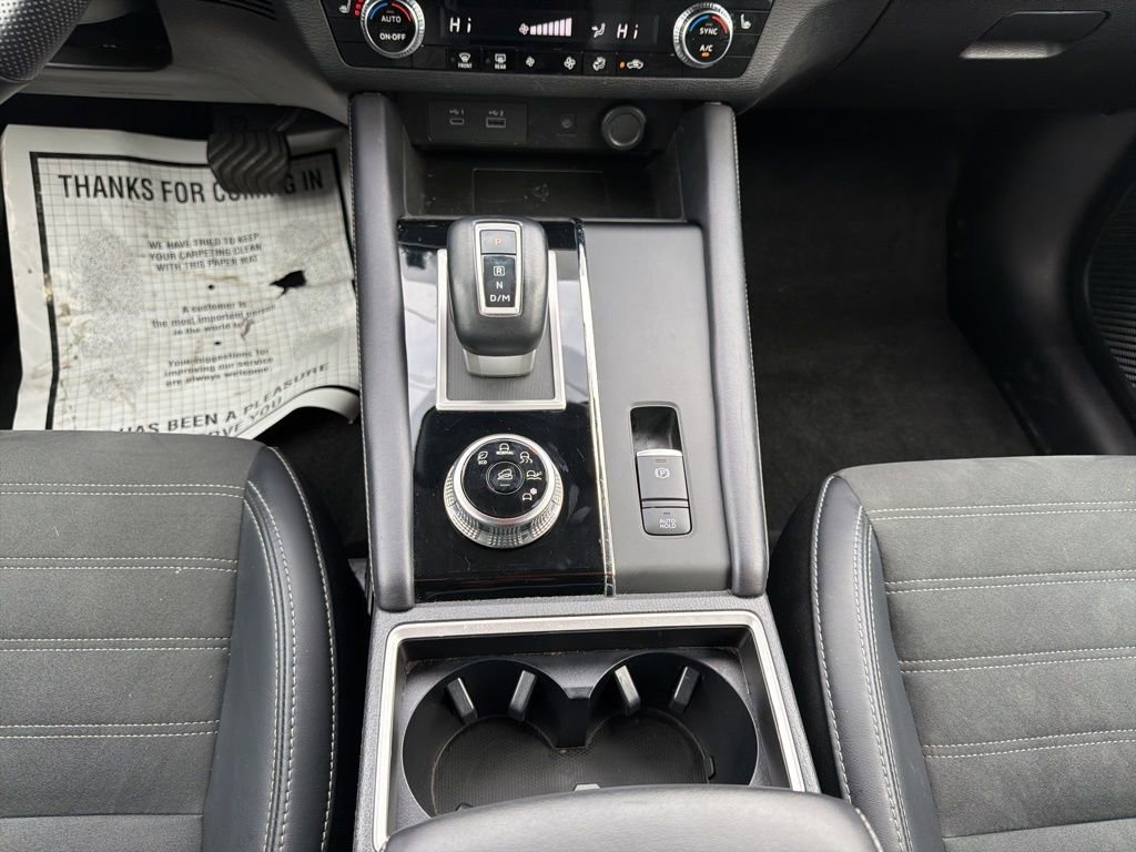 Used 2024 Mitsubishi Outlander SE image 16