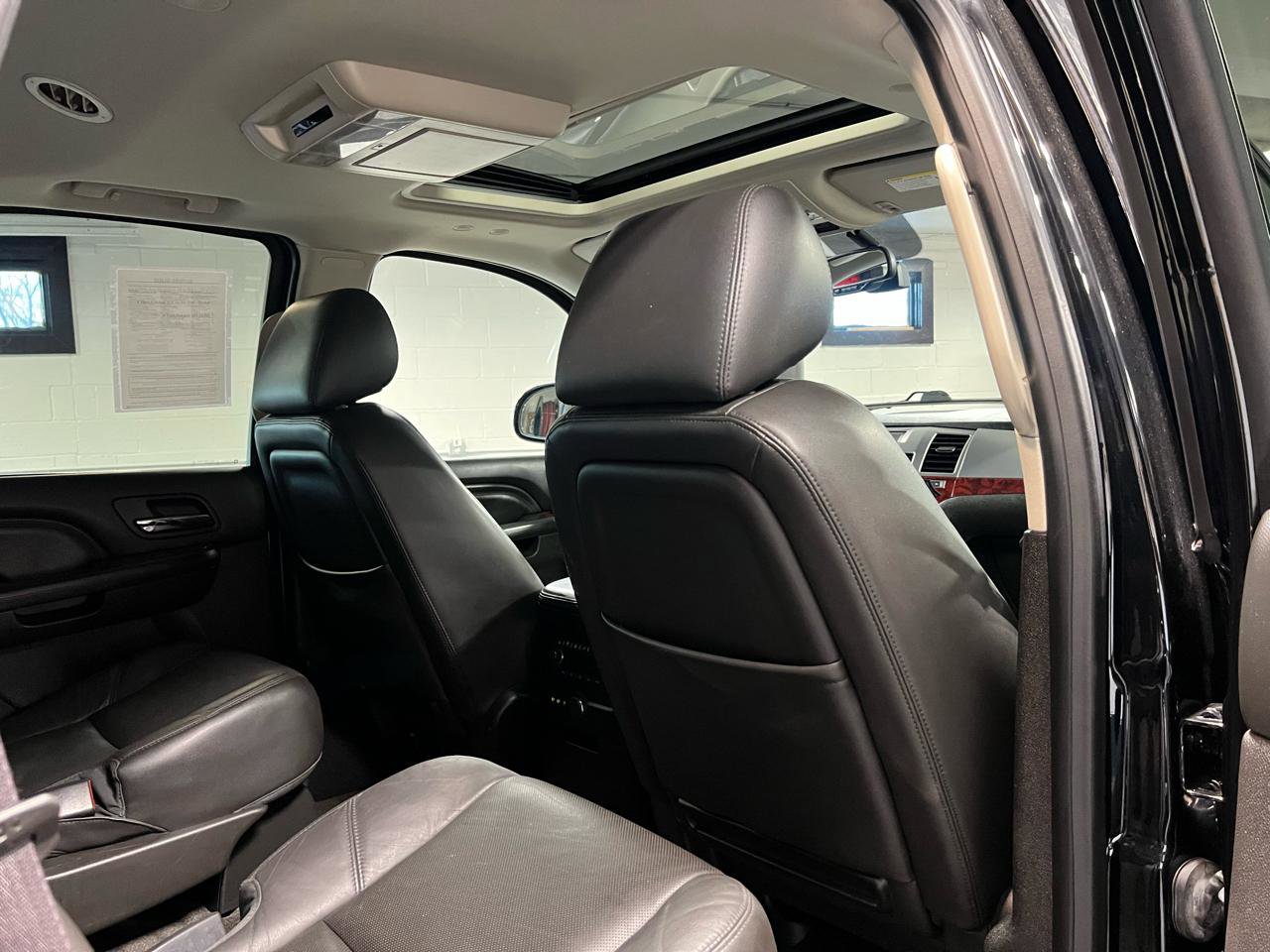 Used 2013 Cadillac Escalade Premium image 16