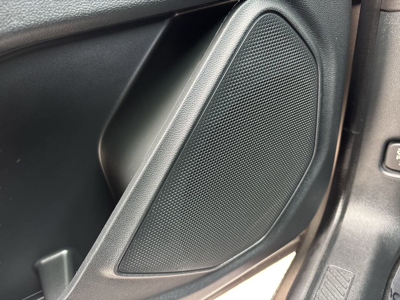 Used 2021 Ford Explorer XLT image 20