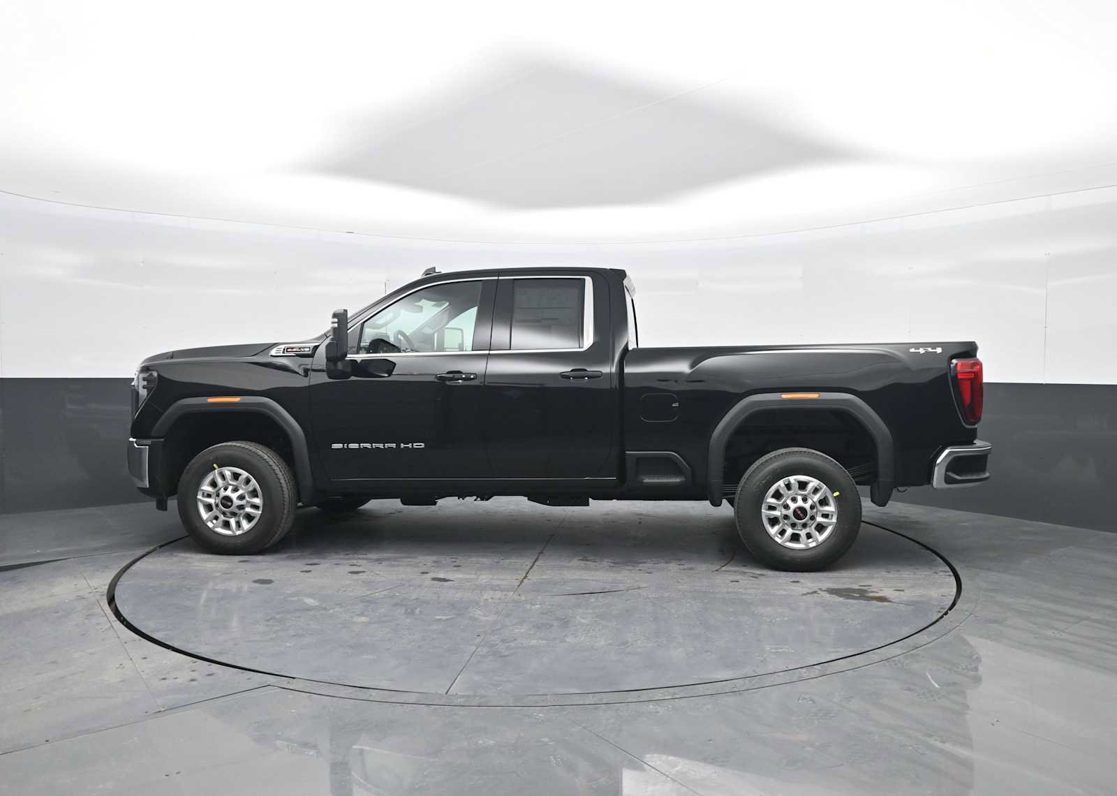 New 2026 GMC Sierra 2500 SLE w/ SLE Value Package; image 5