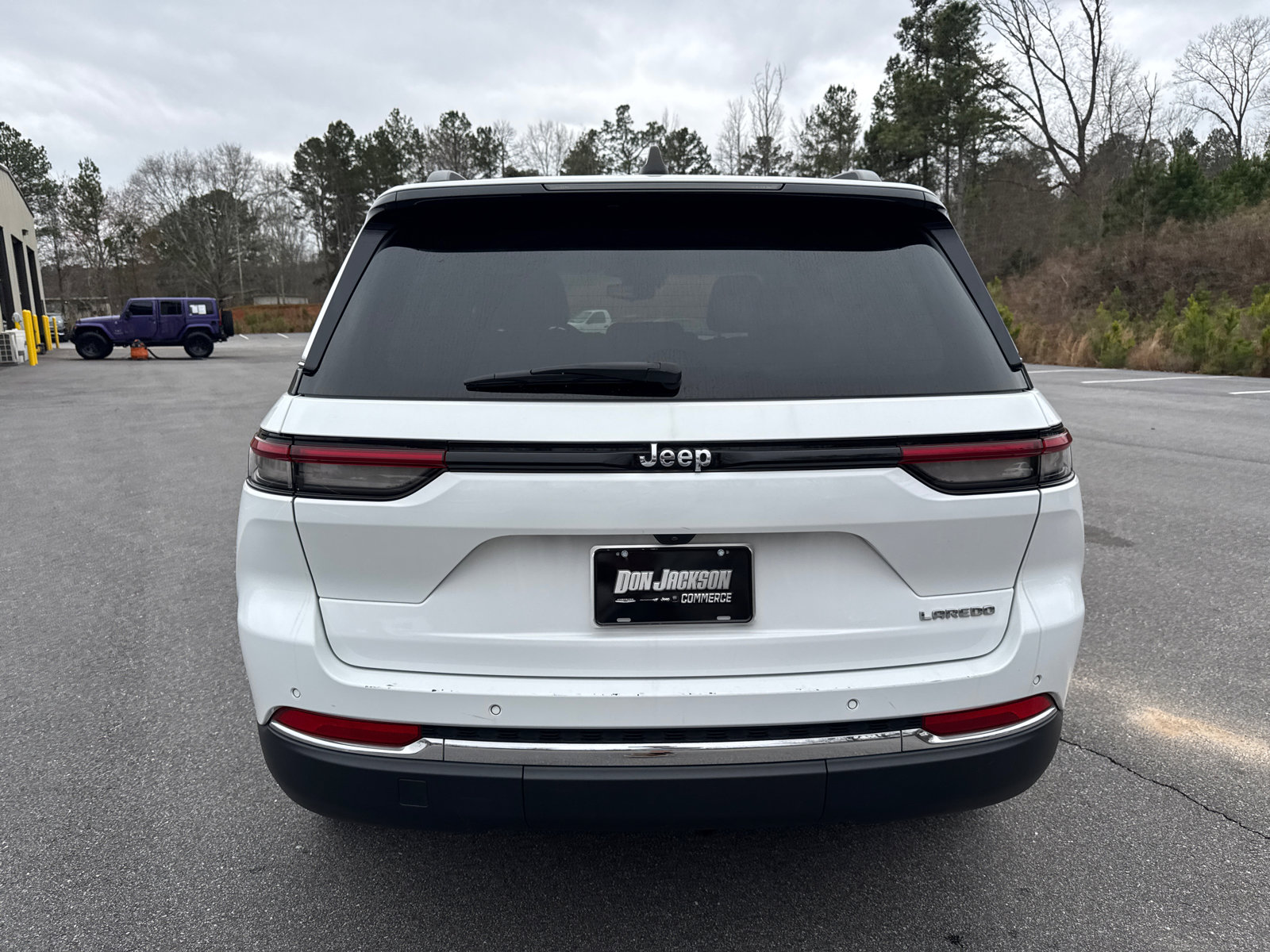 Used 2024 Jeep Grand Cherokee Laredo image 6