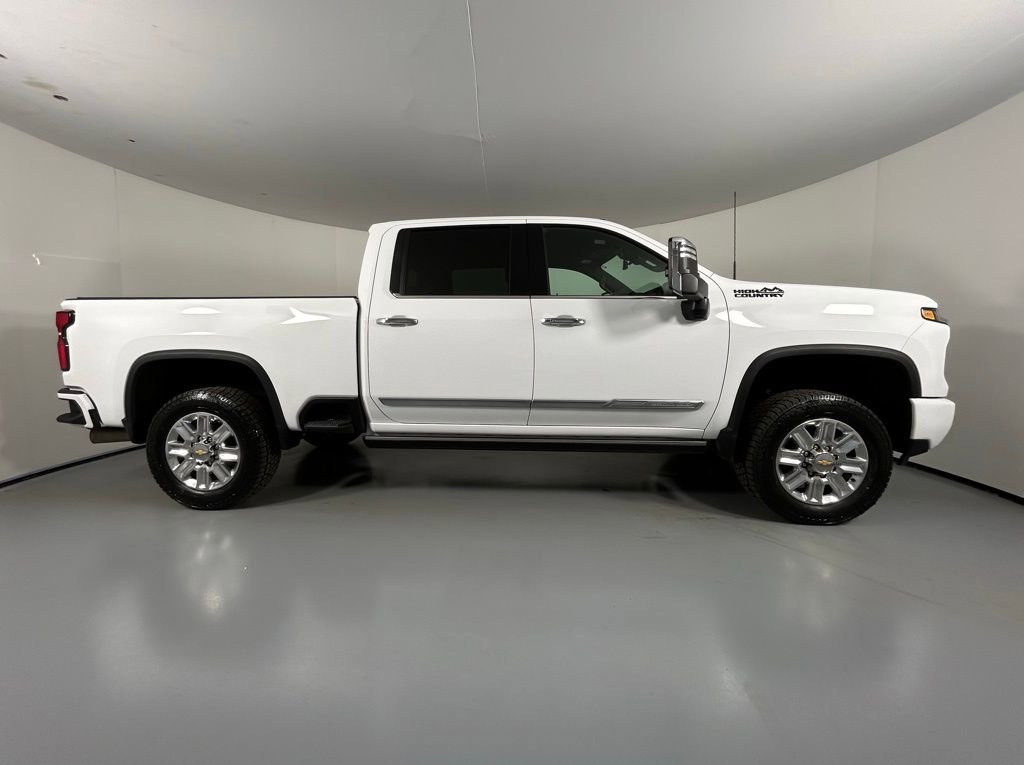 Used 2024 Chevrolet Silverado 2500 High Country w/ High Country Premium Package AWD/4WD image 8