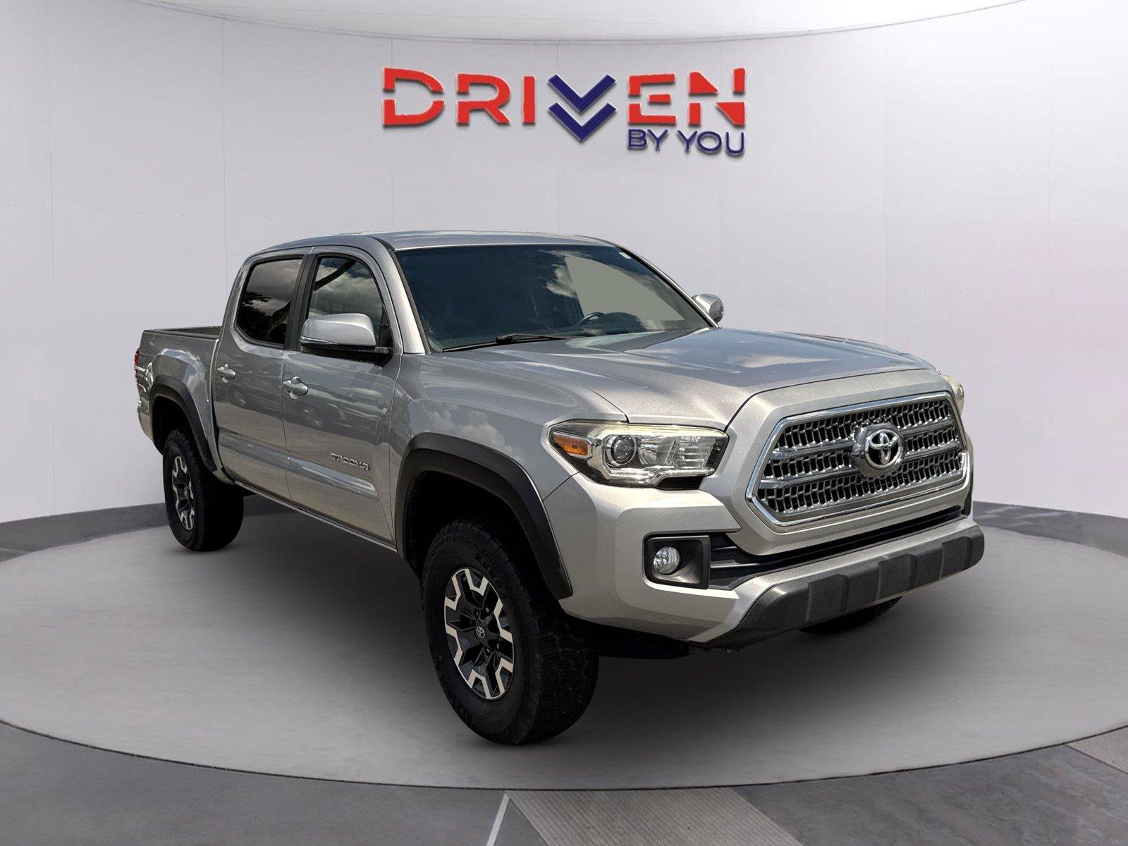Used 2017 Toyota Tacoma TRD Off-Road w/ Tow Package (A/T) AWD/4WD image 2