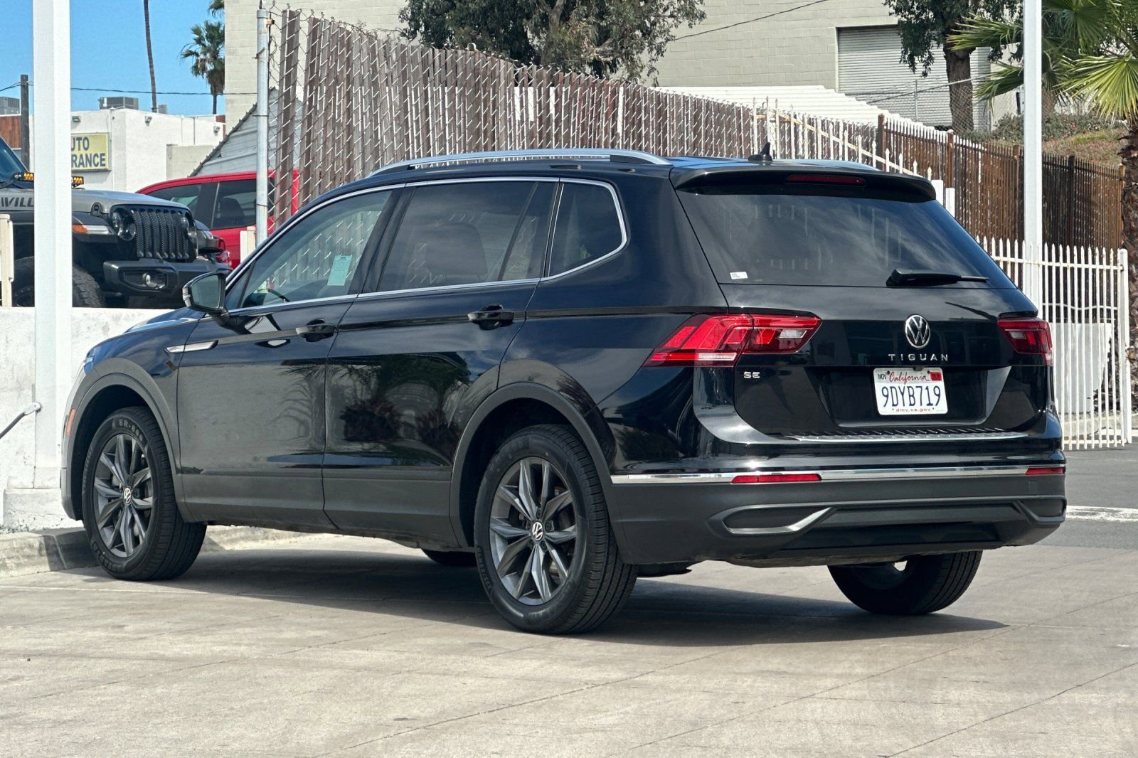 Certified 2023 Volkswagen Tiguan SE w/ Panoramic Sunroof Package FWD image 6