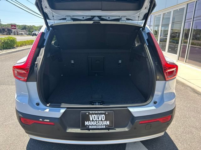 Used 2025 Volvo XC40 B5 Core AWD/4WD image 11